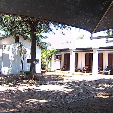 Kuru-Kuru Guesthouse Kuruman Exterior photo