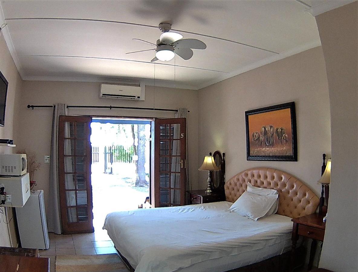 Kuru-Kuru Guesthouse Kuruman Exterior photo